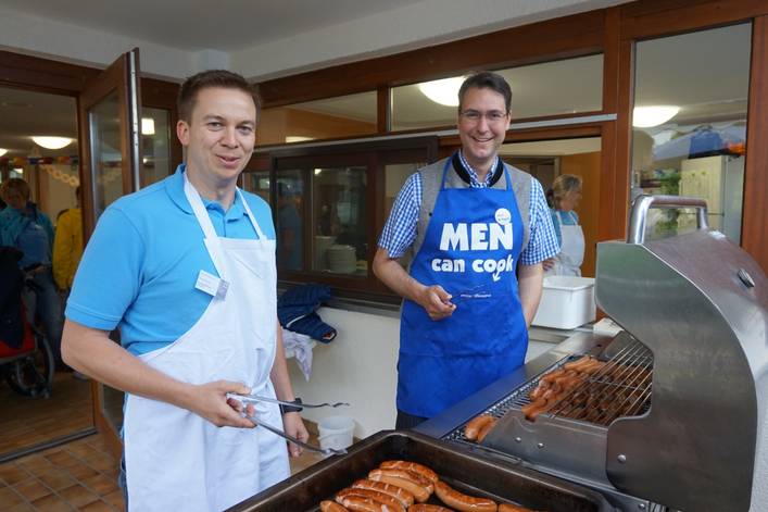 Landrat Dr. Richard Sigel und Marcel Kockert beim Projekt „Sommerfest mitgestalten“ in Kernen-Stetten.
