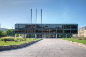 Diakonie Stetten und vhs organisieren Besuch in den Stuttgarter Landtag - Angebot zur politischen Bildung in Einfacher Sprache. Foto: Landtag in Stuttgart (Adobe Stock: © dudlajzov)