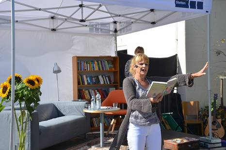 Autorin Barbara Rose liest aus ihrem Buch "Camillas geheime Zauberküche"