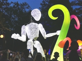 Licht-Riese Dundu beim Lichterfest im Schlosspark am 31.08.2019